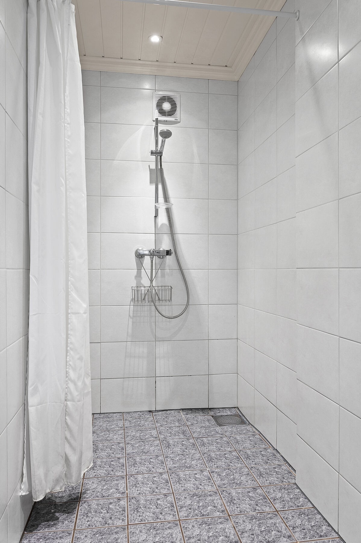 Flislagt dusjrom fra 2012 i underetasje Galleribilde