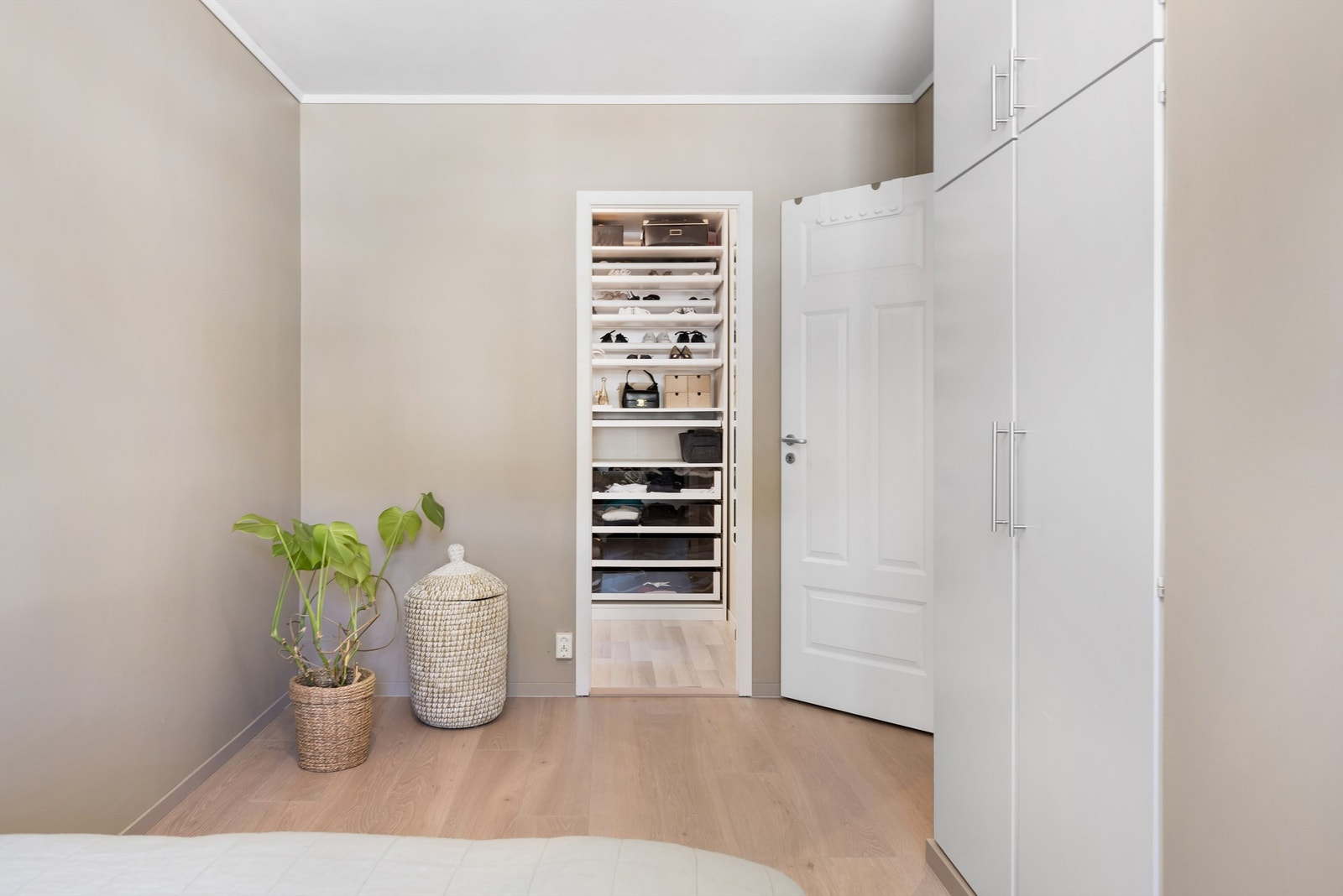 Stort innvendig `walk in`rom med direkte tilgang fra soverom 2. Galleribilde