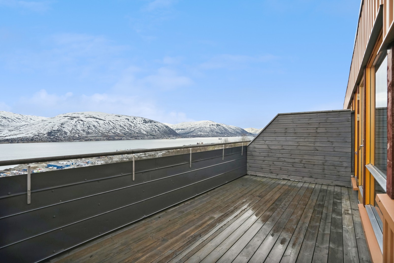 Utsikt fra balkong Galleribilde