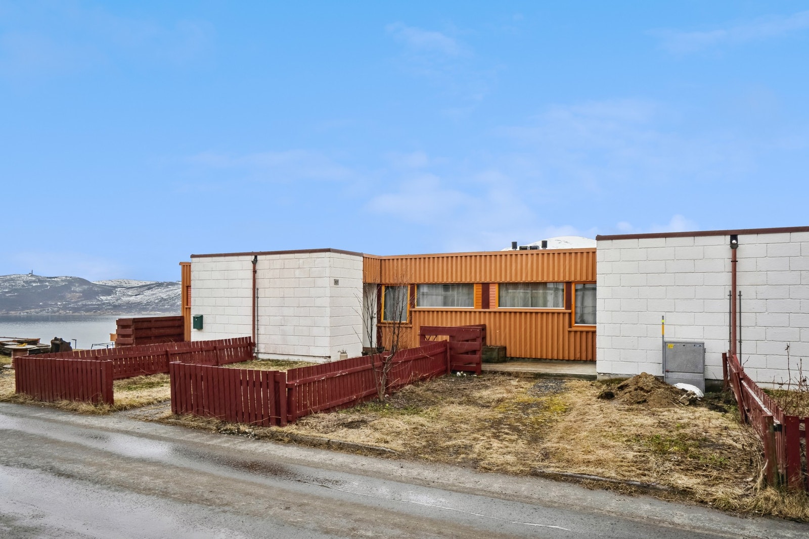 Sentralt beliggende med gangavstand til UNN/ UiT, lysløype, butikk, barnehage, skole, samt gode bussforbindelser Galleribilde