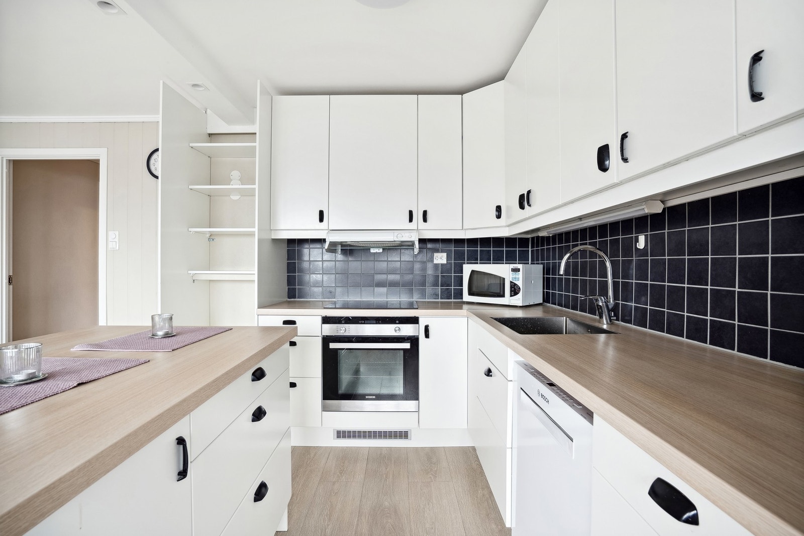 Nytt gulv stue/ kjøkken 2019 Galleribilde