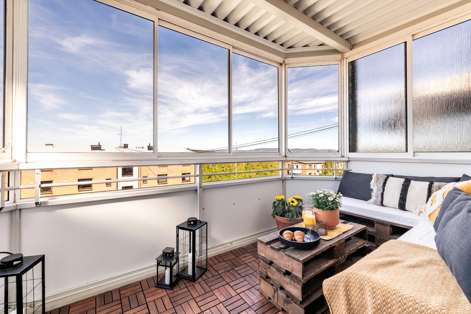 Innglasset balkong på 8 kvm. Flotte solforhold. Galleribilde