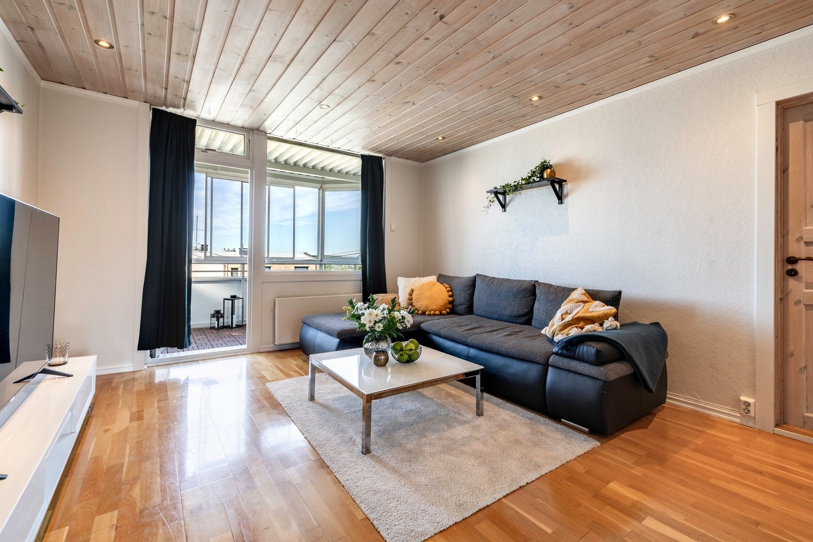 Med unntak av et stuevindu ble alle vinduene i leiligheten skiftet i 2024. Galleribilde