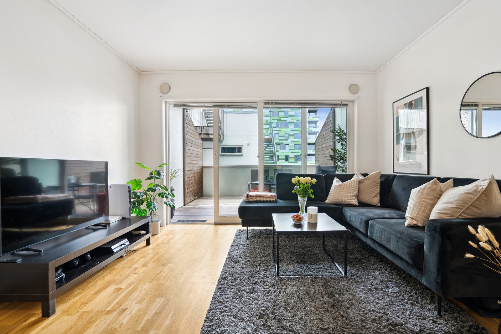 Stue med utgang til stor balkong Galleribilde