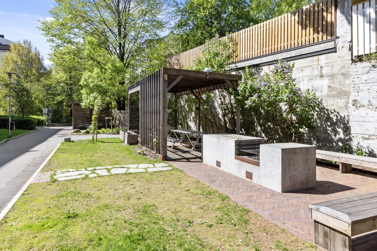 Flott bakgård oppgradert 2019 med pergola etc Galleribilde