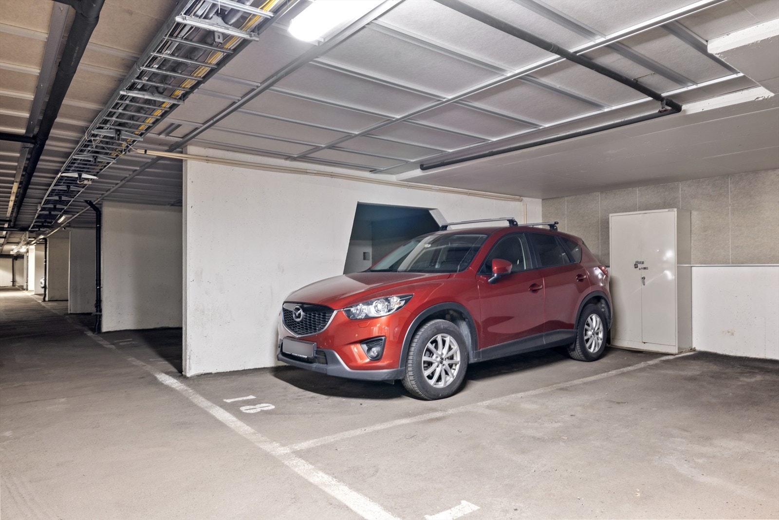 Leiligheten har p-plass i felles garasjeanlegg. Galleribilde