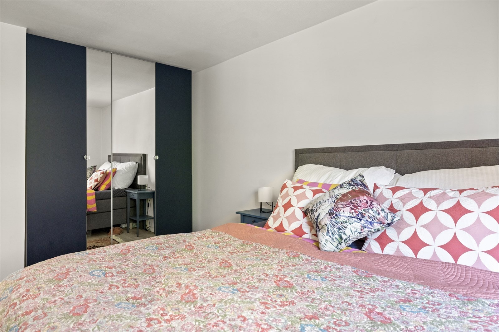 Garderobeskap som medfølger salget Galleribilde