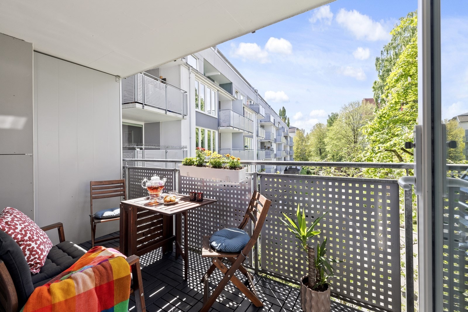 Her er det god plass til både sittegruppe og grill, og dermed duket for mange koselige stunder. Galleribilde