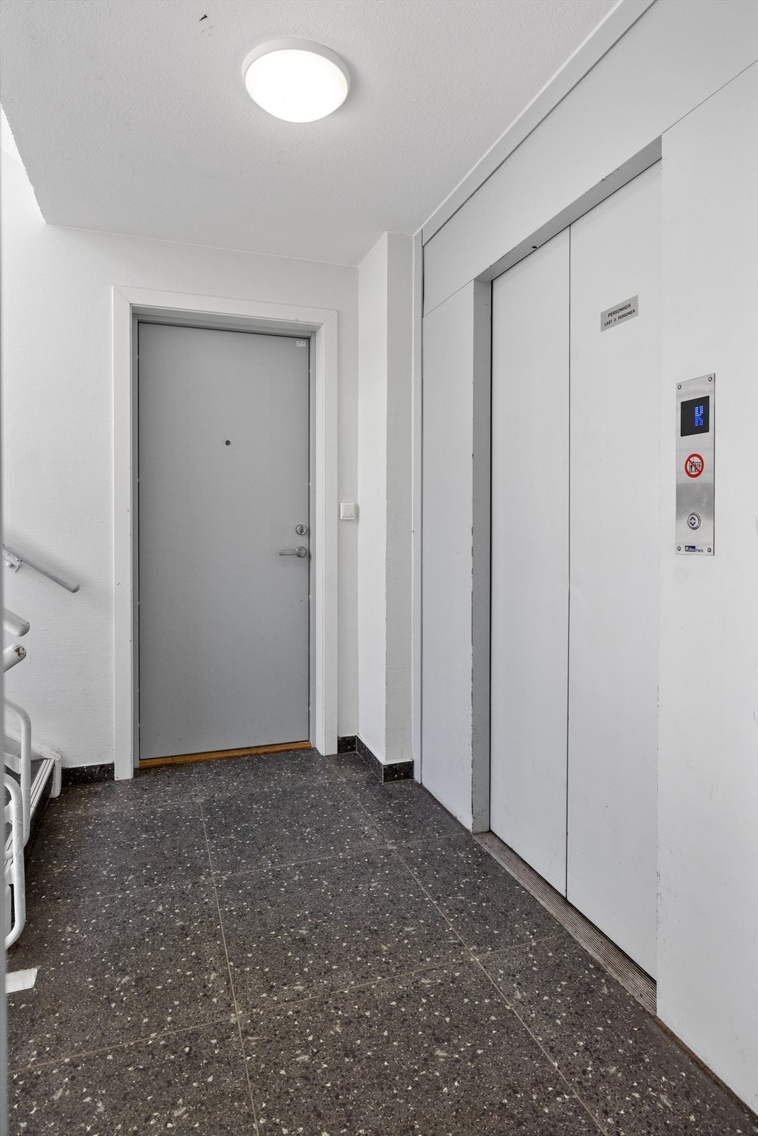 Leiligheten ligger i 2.etg. Du kan ta trappa eller heisen Galleribilde