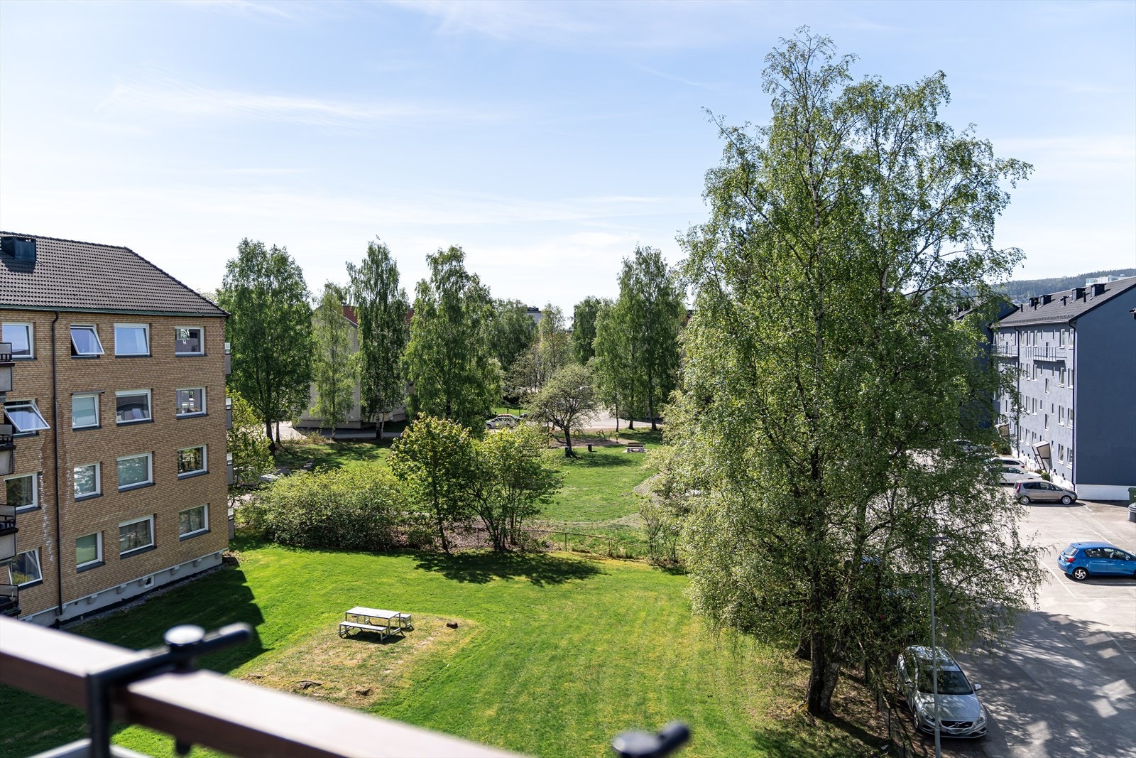 Her er det attraktivt å bo med kort gangavstand til alt man trenger i sentrum, samt til skoler, markaopplevelser og Åråsen stadion. Galleribilde