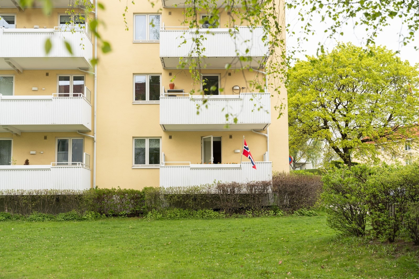 Boligen tilhører et hyggelig og veldrevet borettslag, bestående av tilsammen 195 andelsleiligheter. Galleribilde