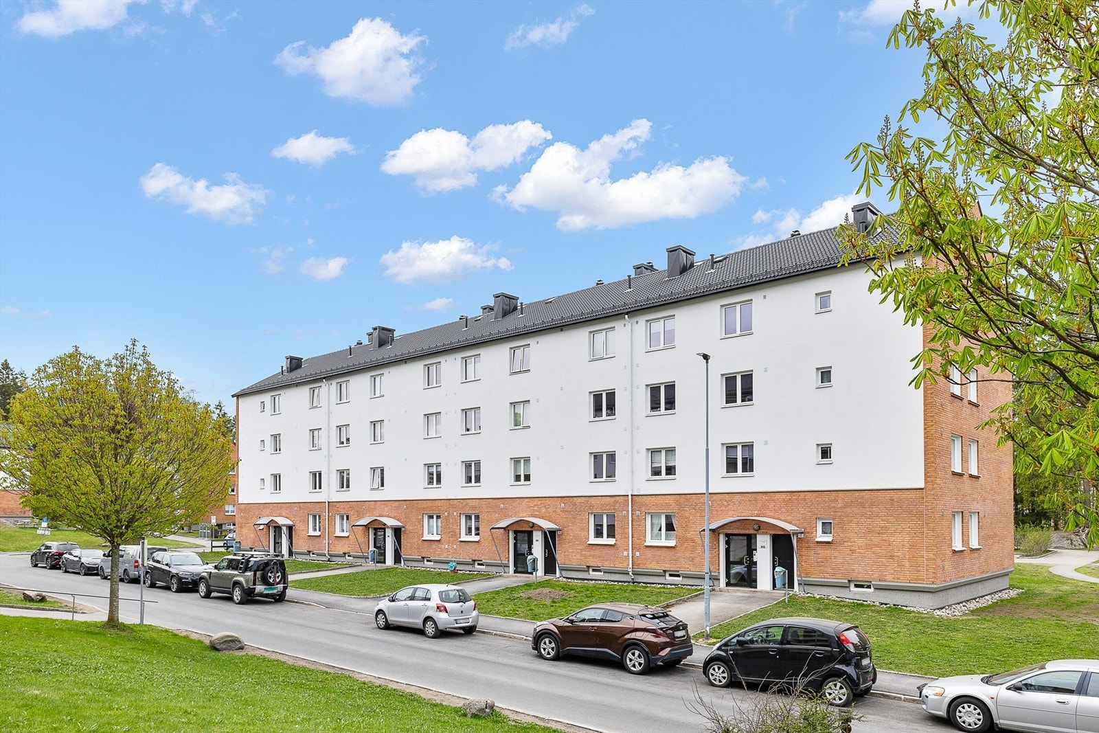 Fasade sett mot inngangsparti. Galleribilde