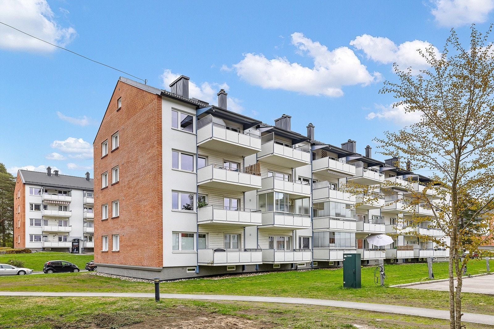 Boligen ligger sentralt til i et hyggelig boligområde på Lambertseter grensende til flott skogsområde. Galleribilde