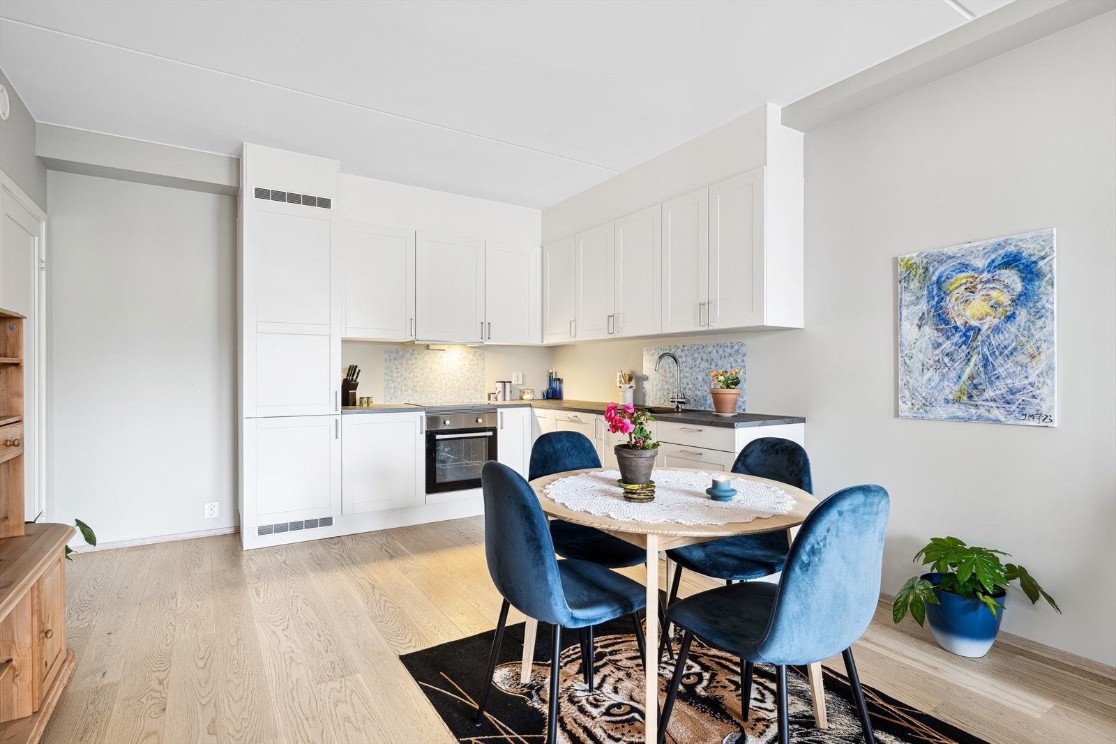 Kjøkken med spisebordet Galleribilde