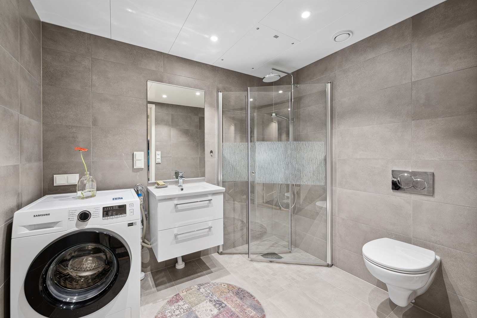 Lekkert fliselagt Bad/wc Galleribilde