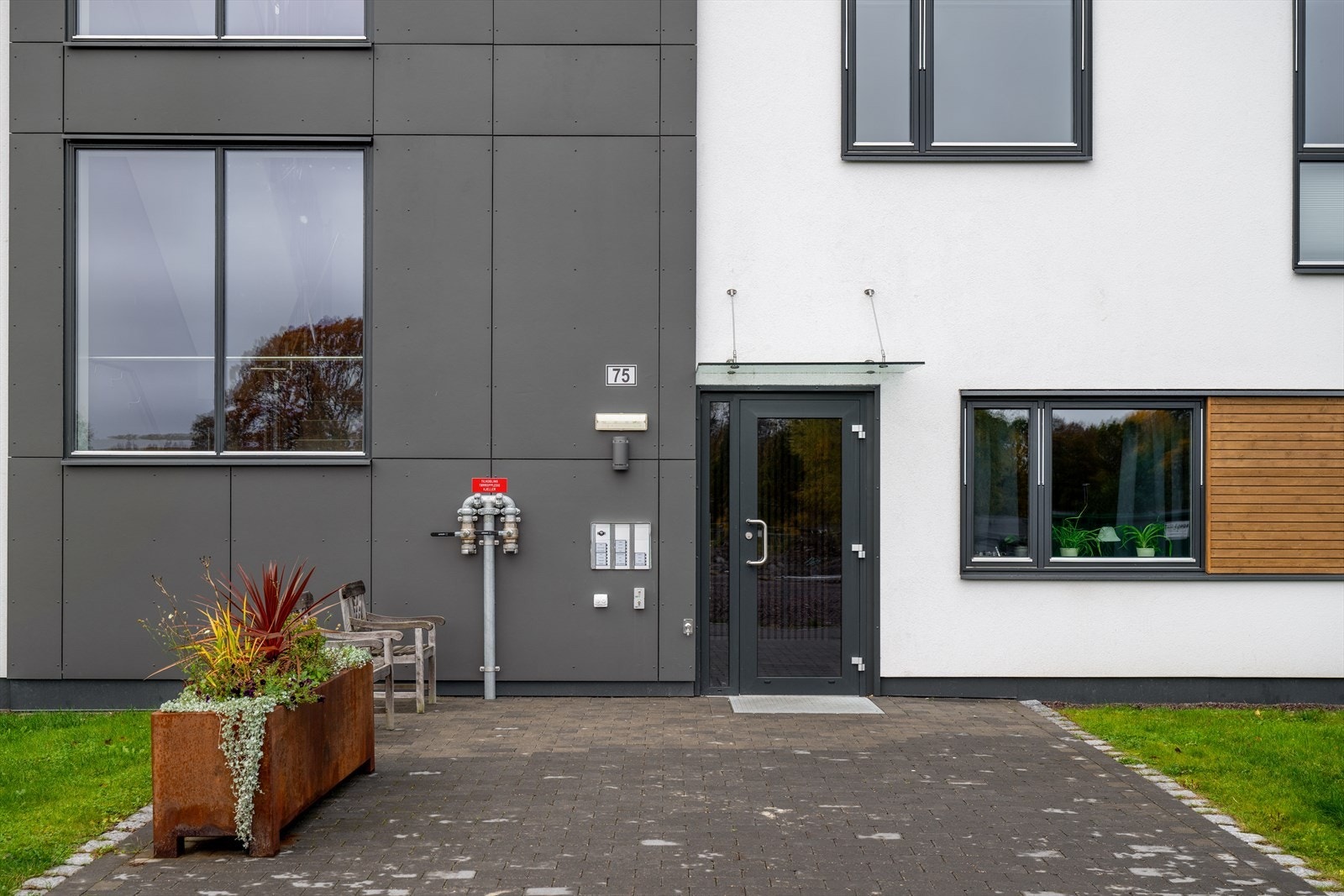 Fasade fra inngang Galleribilde