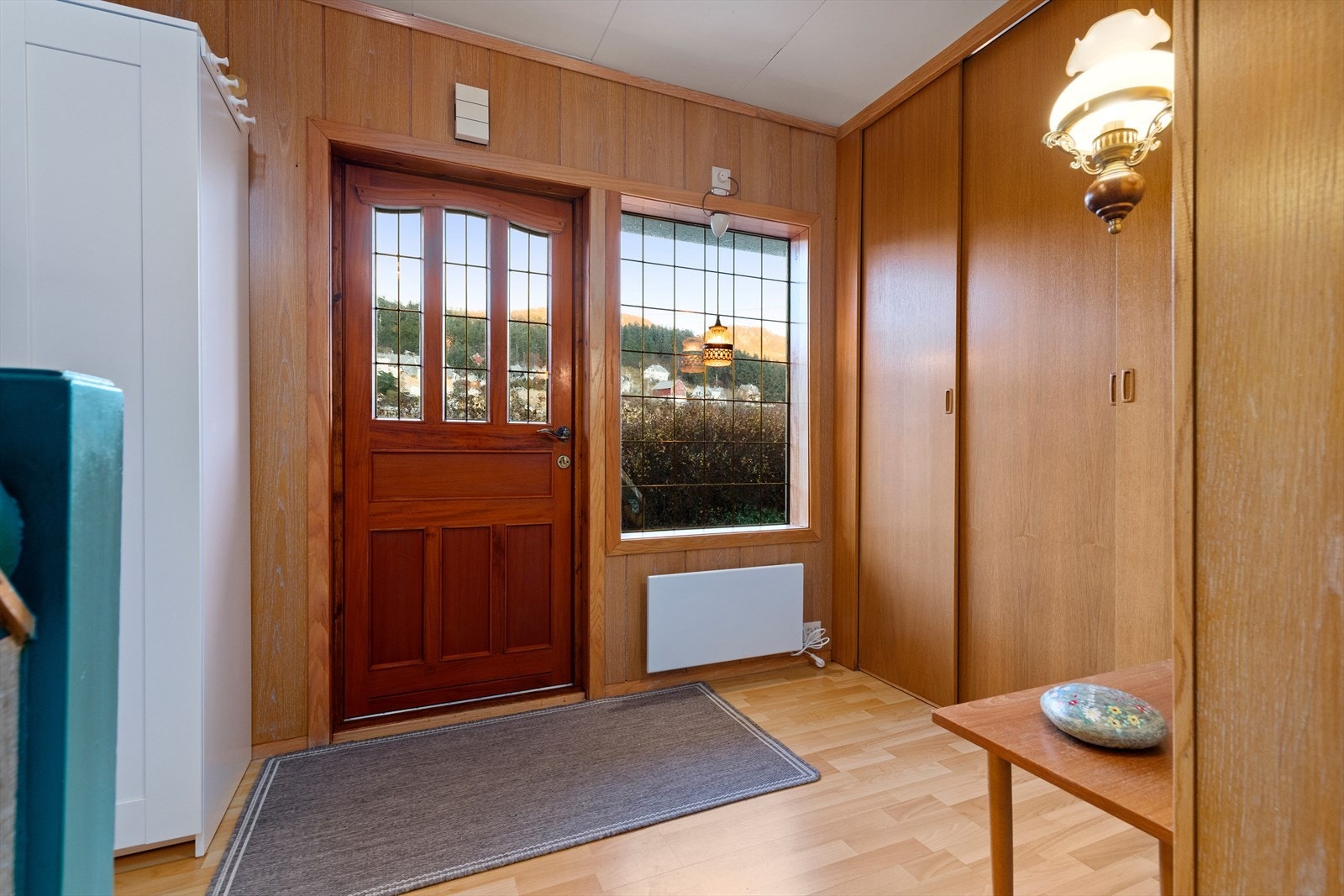 I entre er det skyvedørsgarderobe Galleribilde