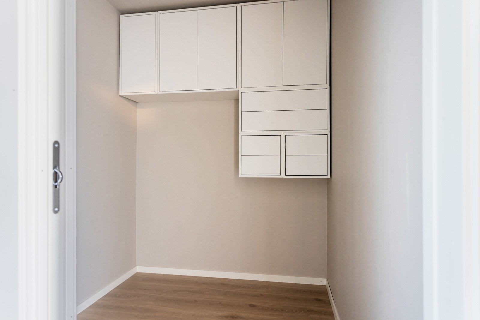 Fra entréen er det adkomst til en praktisk innvendig bod. Galleribilde