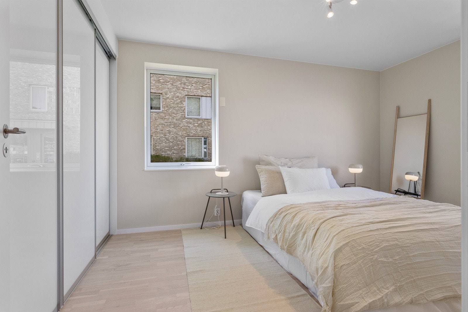 Leiligheten har tre soverom. Alle soverommene er av god størrelse. Galleribilde