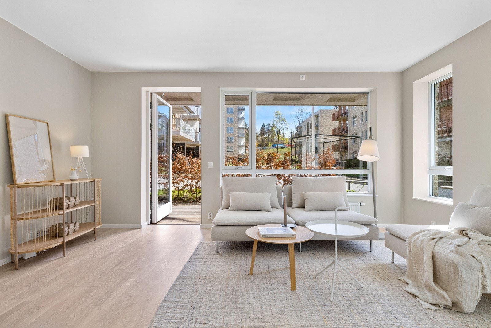 Lys og delikat, ny leilighet med god planløsning, terrasse og garasje. Galleribilde