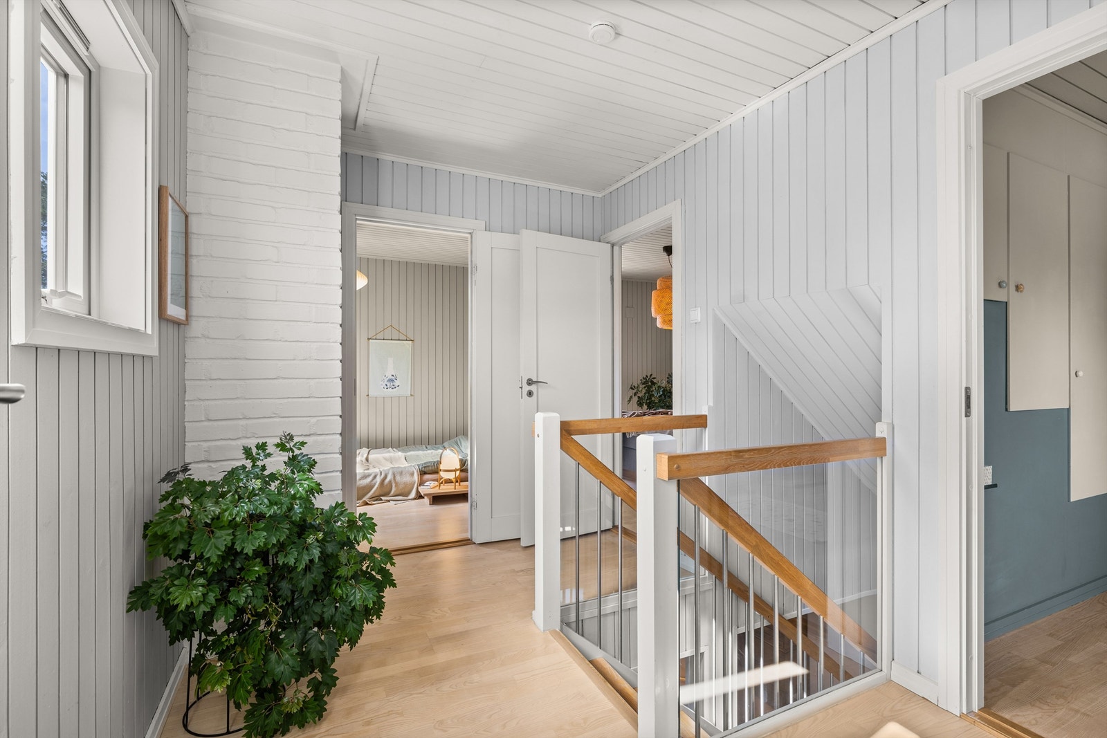 I 2. etasje finner du soveromsavdelingen som består av tre soverom, baderom, trappegang og takterrasse. Galleribilde
