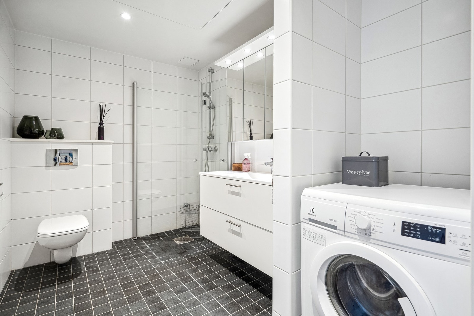 Smart nisje til vaskemaskin. Galleribilde