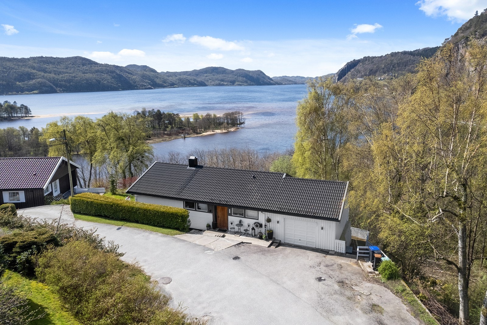 Velkommen til Fjordsynveien 13. Galleribilde