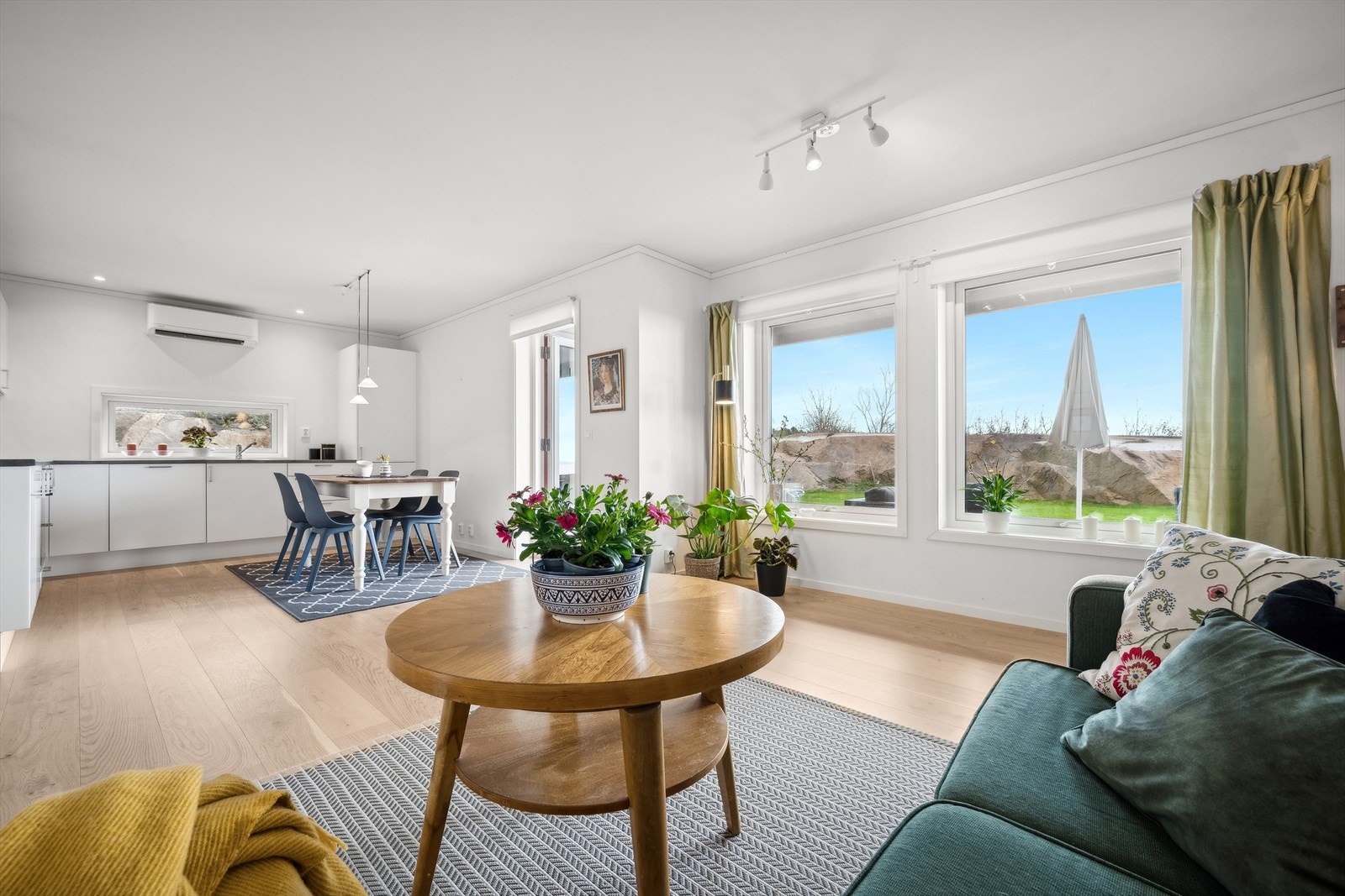 Stue mot kjøkken Galleribilde