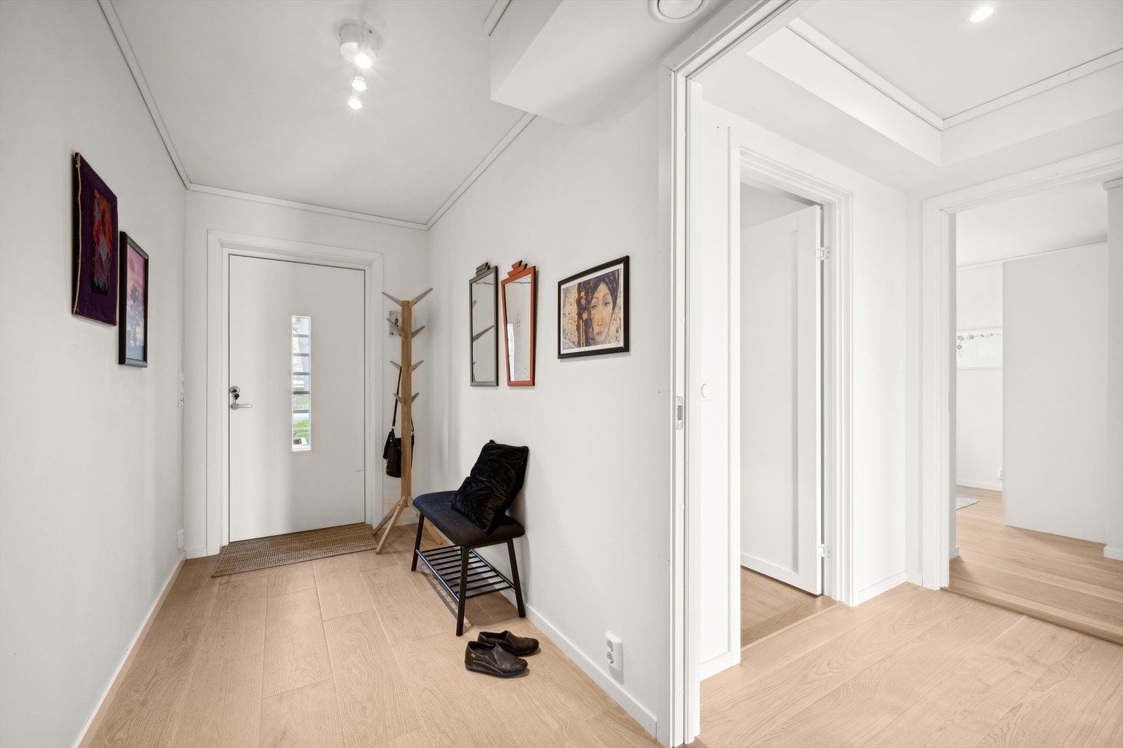 Romslig gang Galleribilde