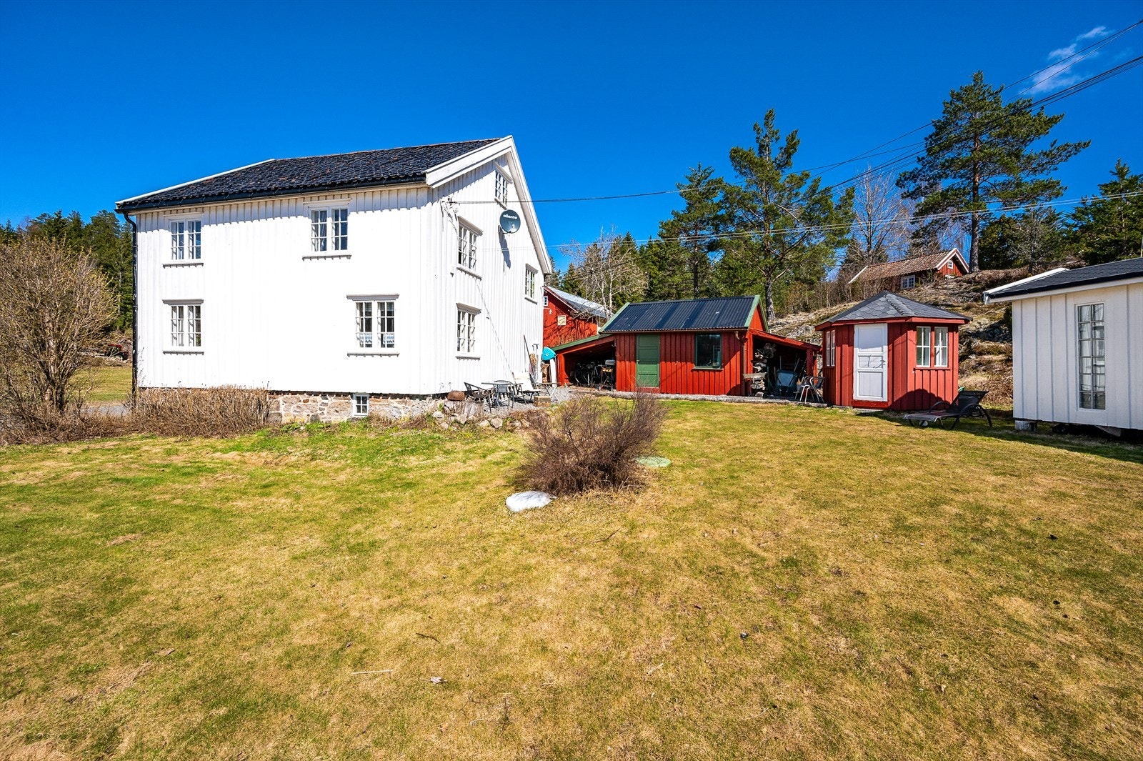 Moveien 189 - Våningshus, redskapsbod og 2 hytter Galleribilde