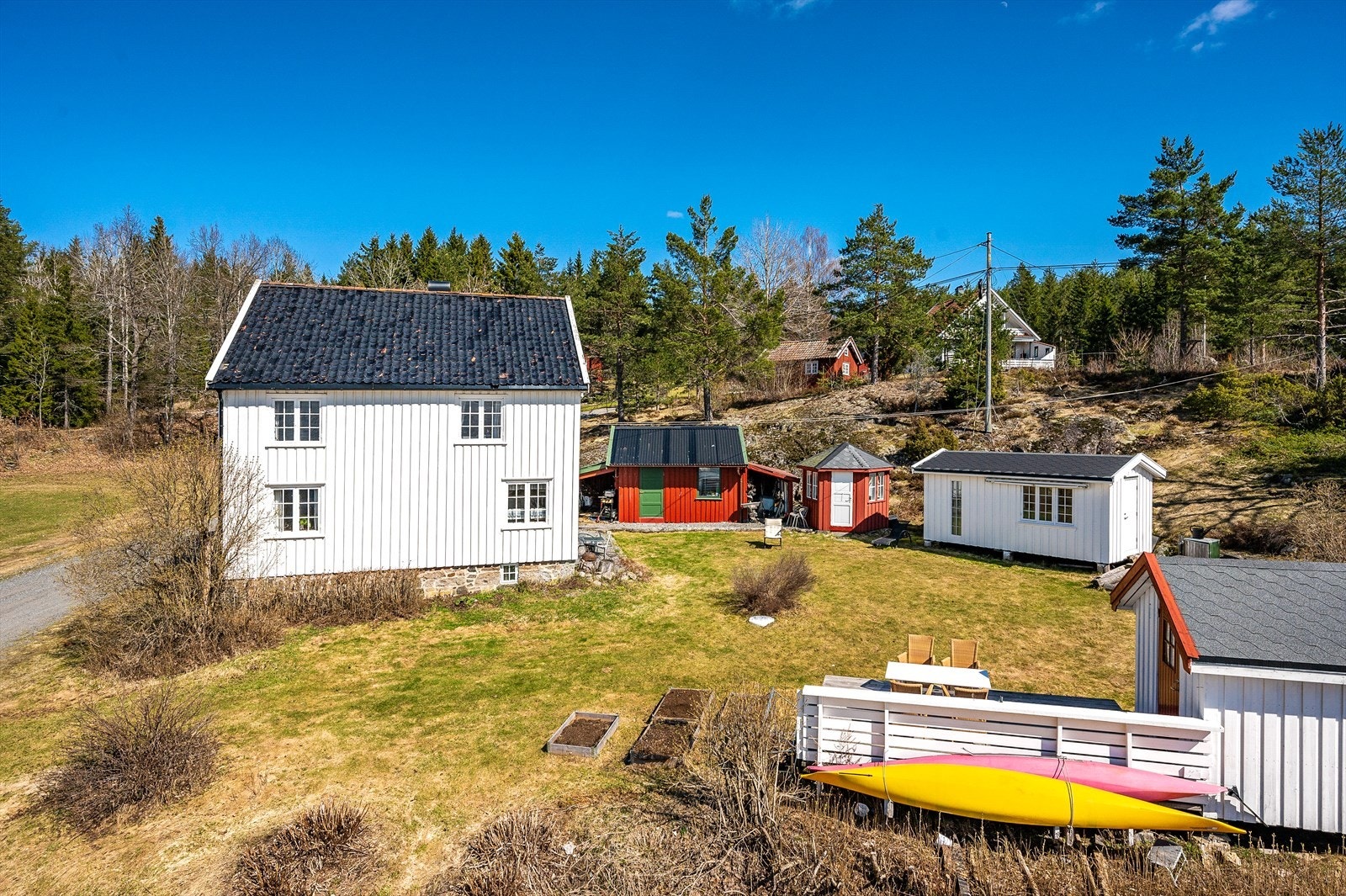 Moveien 189 - Våningshus, redskapsbod og 2 hytter Galleribilde