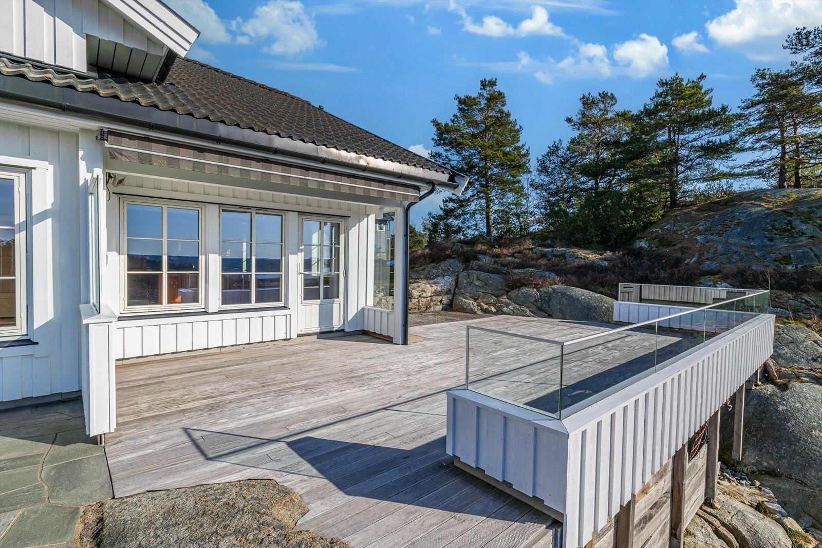 Stor, solrik uteplass - Syd Galleribilde