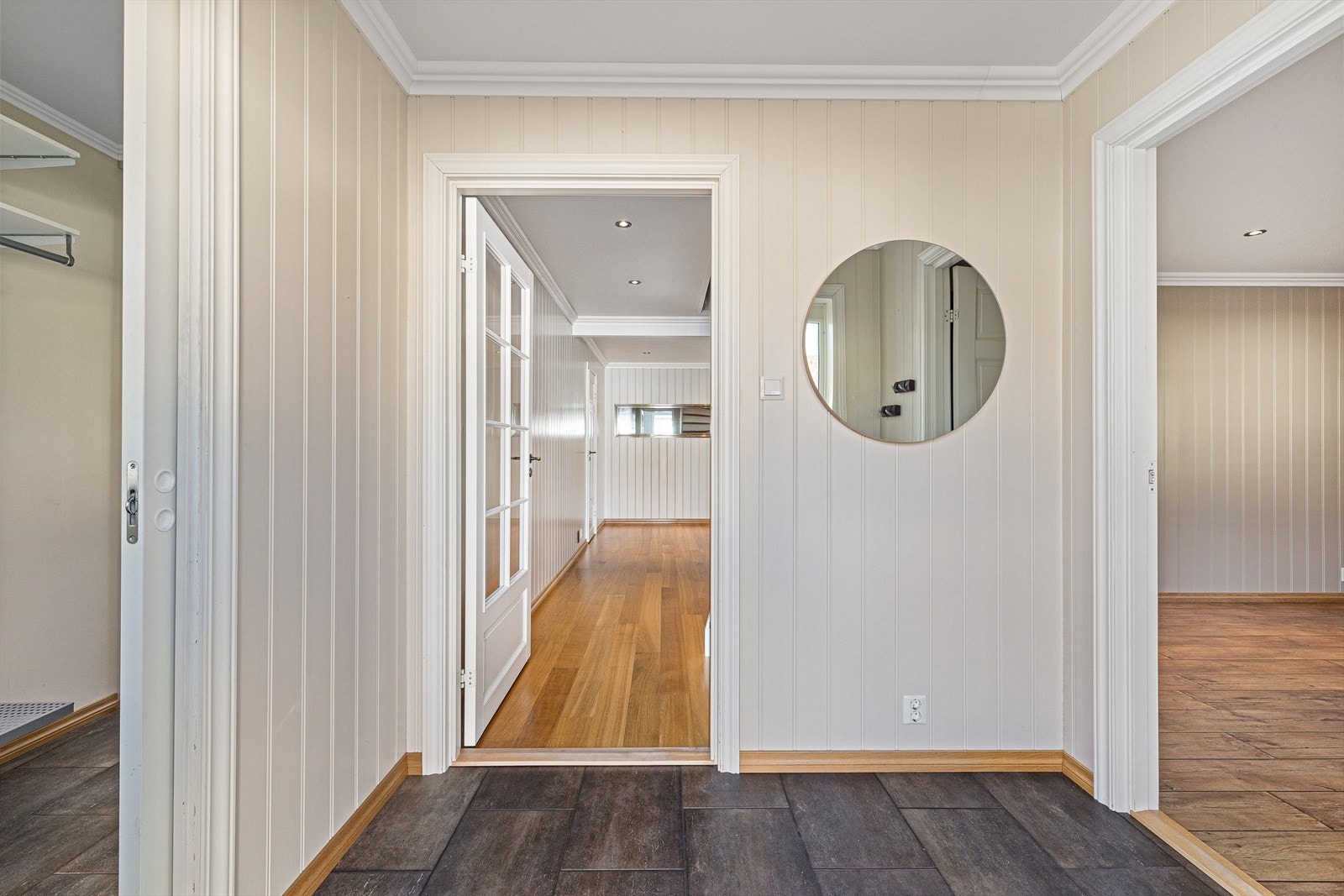 Vindfang/inngangsparti - Nord Galleribilde