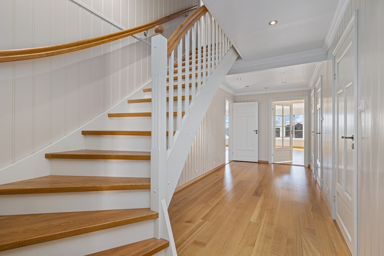 Hall/trapp til 2. etg. - Syd Galleribilde