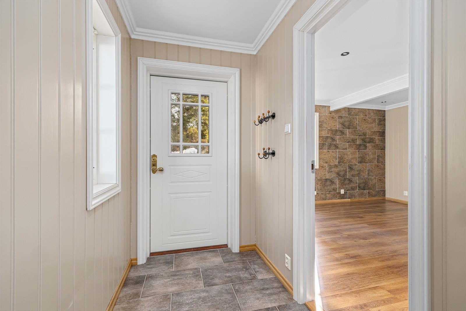 Inngangsparti/vindfang gjesteavdeling/hjemmekontor - Syd Galleribilde