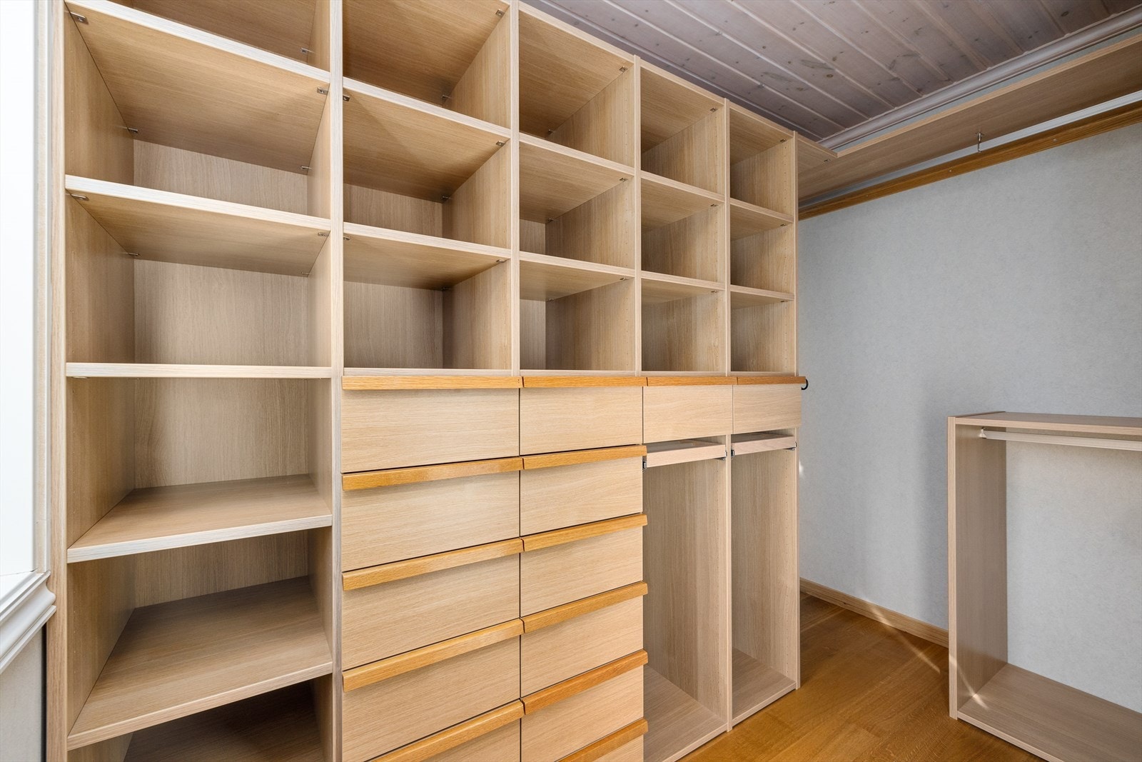 Garderobe hovedsoverom - Syd Galleribilde