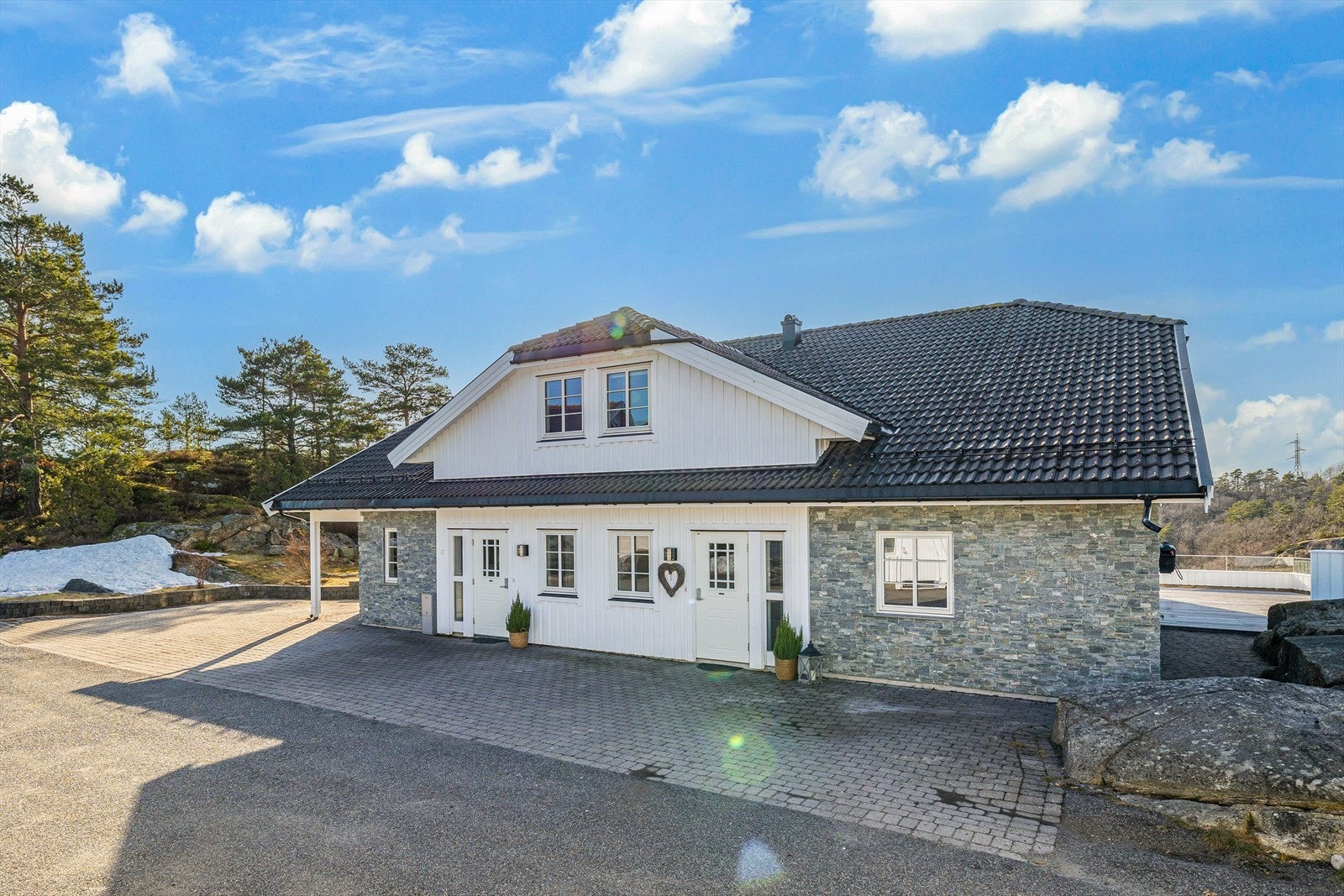 Fasade forblendet med skifer forenkler vedlikehold. Galleribilde