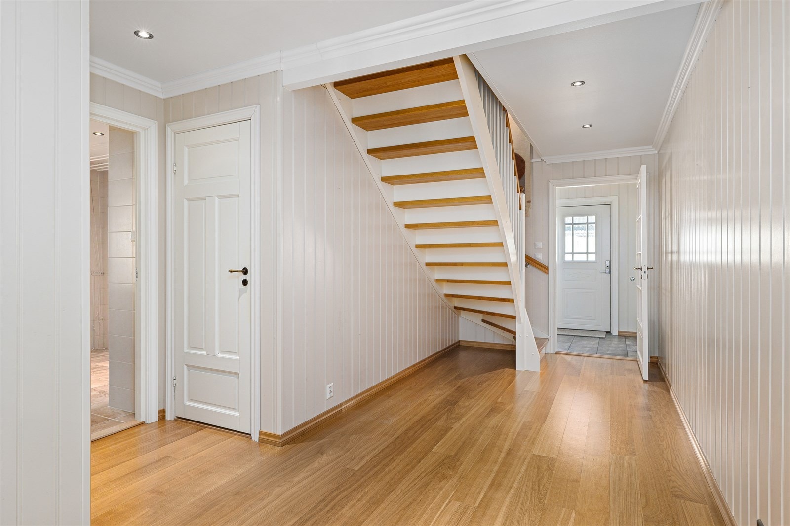 Hall/trapp opp til 2. etg. - Nord Galleribilde