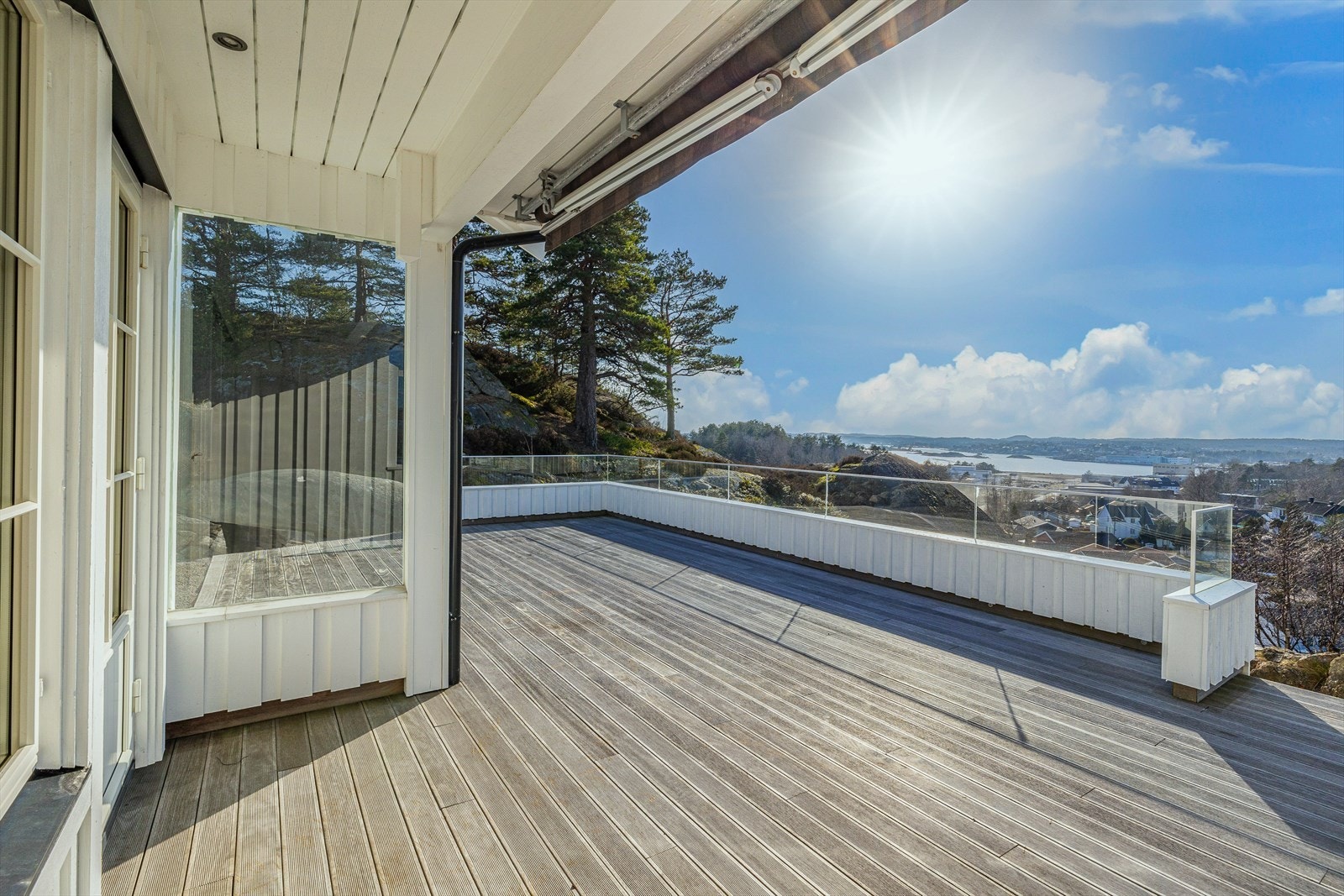 Stor, solrik uteplass - Syd Galleribilde