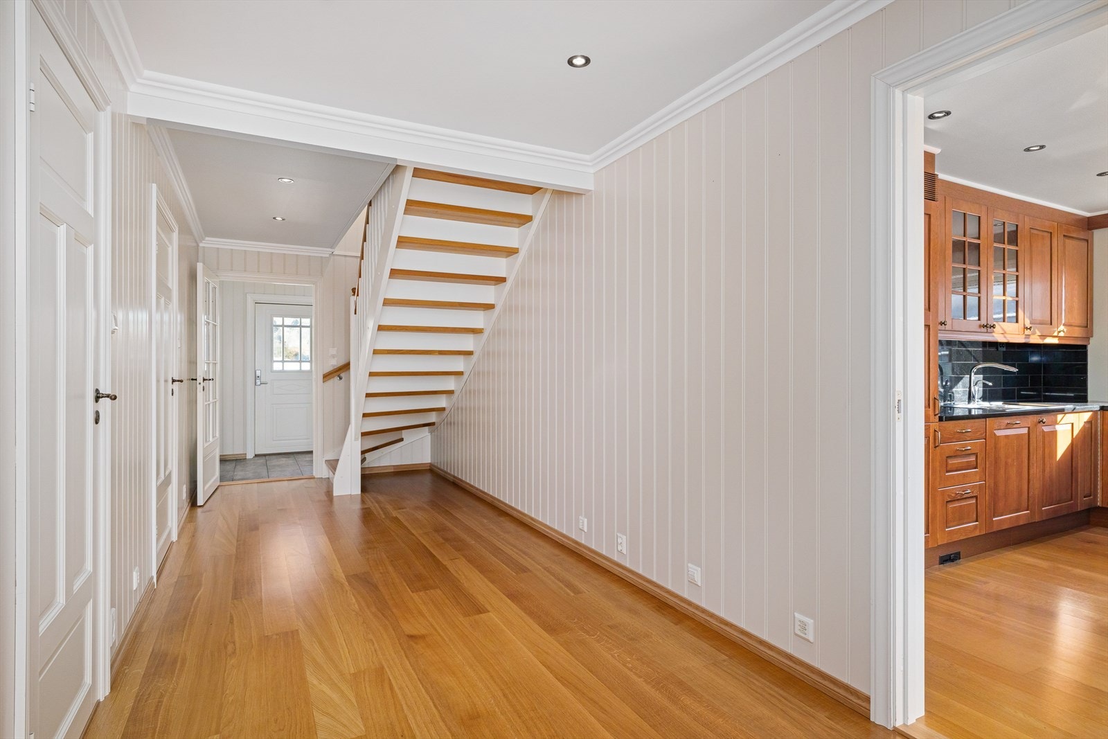 Hall/trapp til 2. etg. - Syd Galleribilde