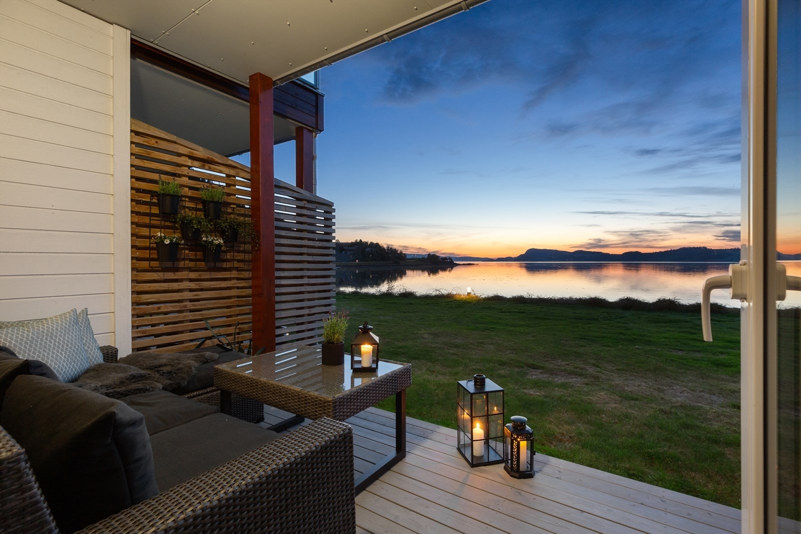 Det er utgang fra hovedsoverommet til en lun, overbygd terrasse på 11 kvm. Galleribilde