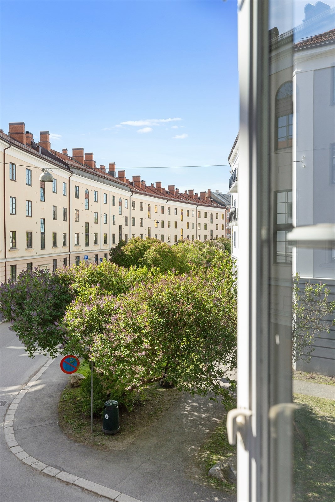 Grønt og fint utsyn fra stuen. Galleribilde