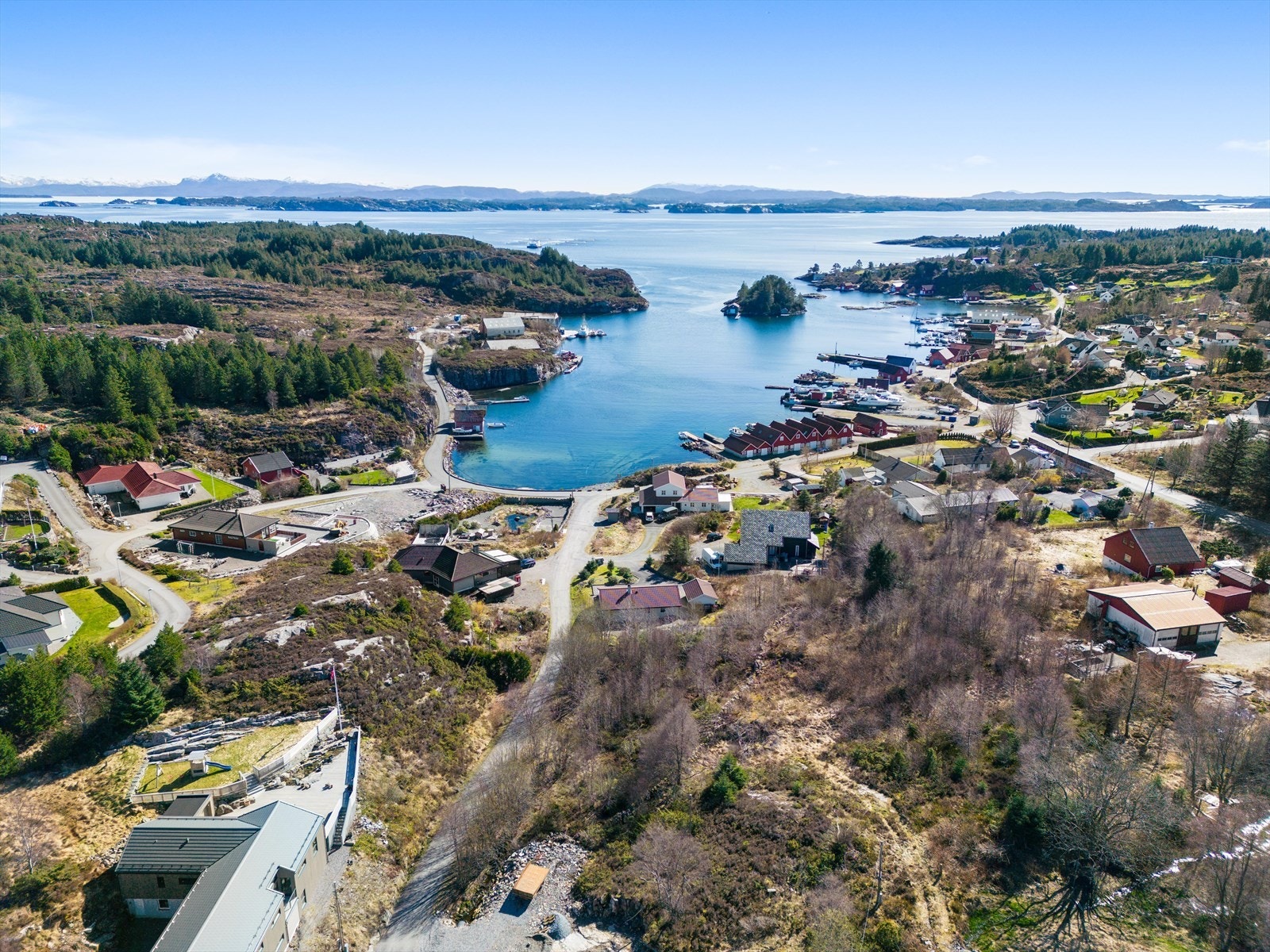 EiendomsMegler 1 og Merete Seim presenterer en boligtomt i Forlandsvågen Galleribilde