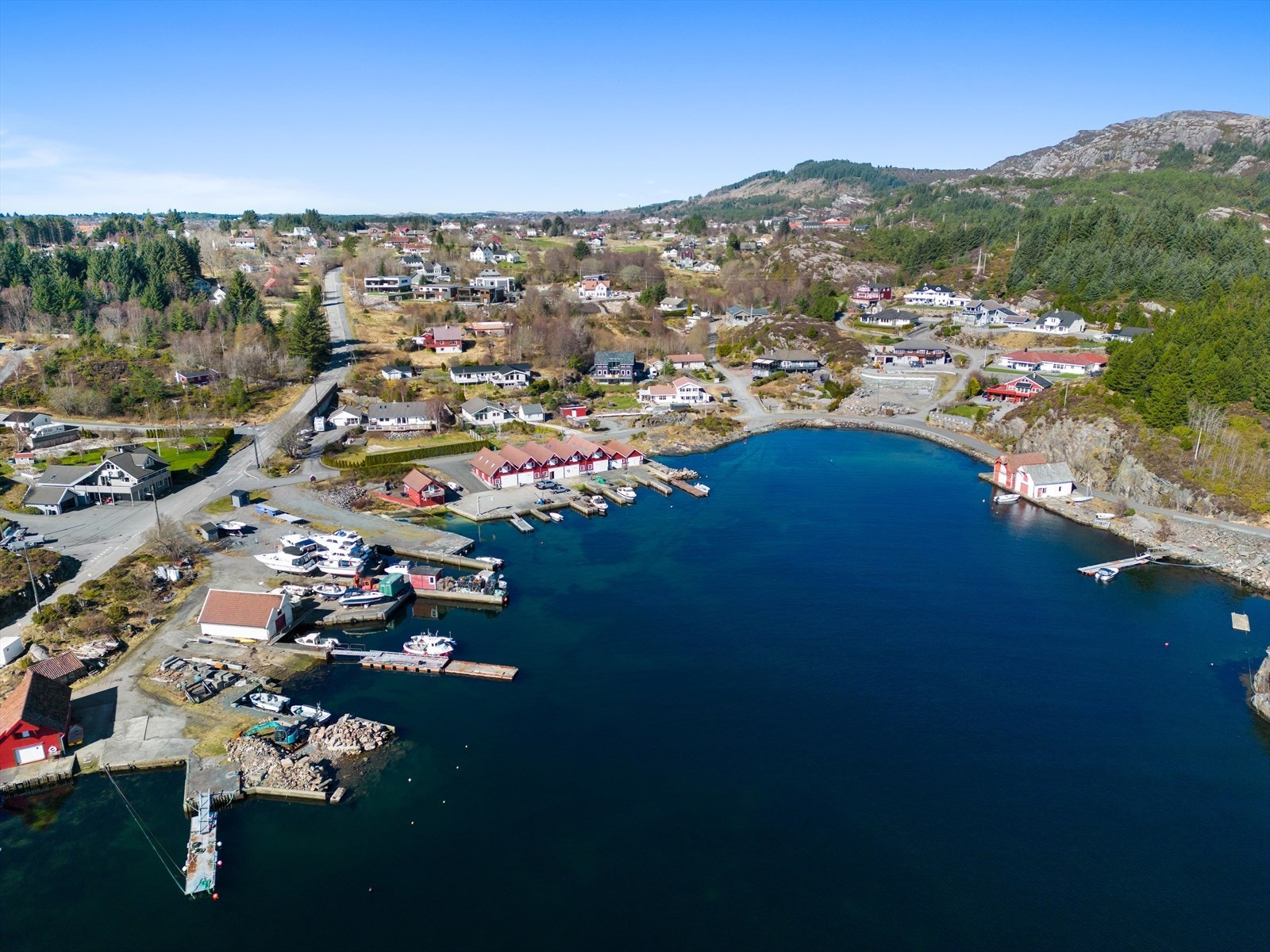 Nærområdet. Pil viser hvor tomten er. Galleribilde