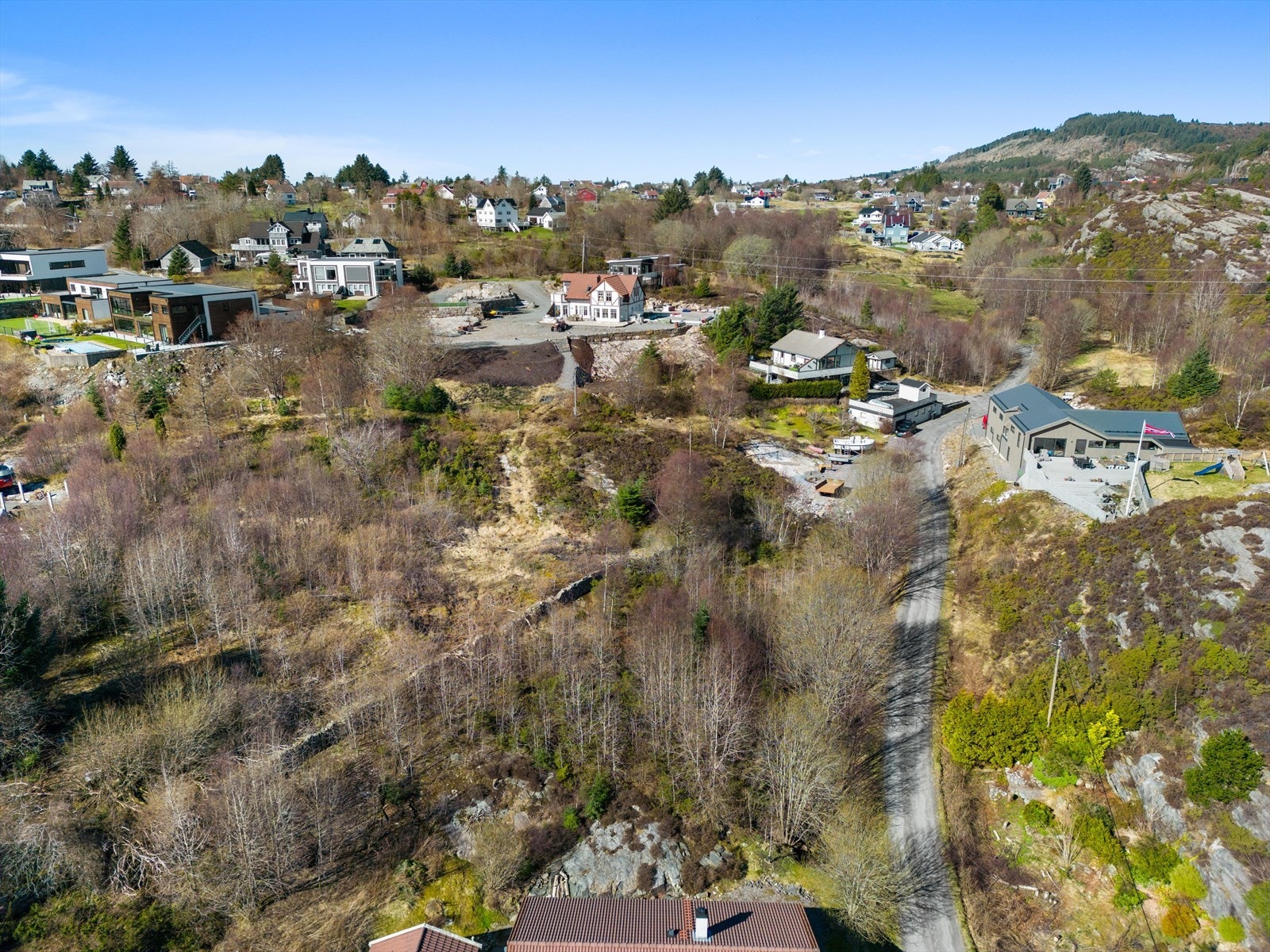 Fra eiendommen er det gangavstand til både skoler, barnehage og butikk Galleribilde