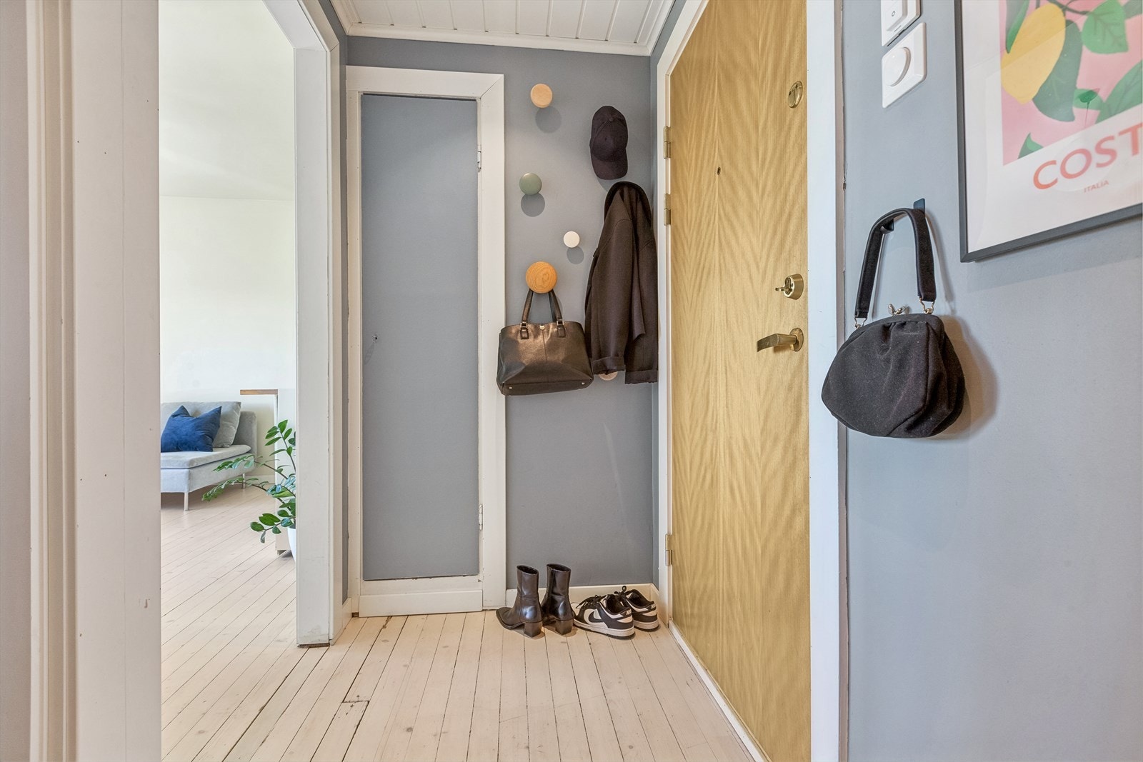 Hyggelig entré med en liten bod Galleribilde