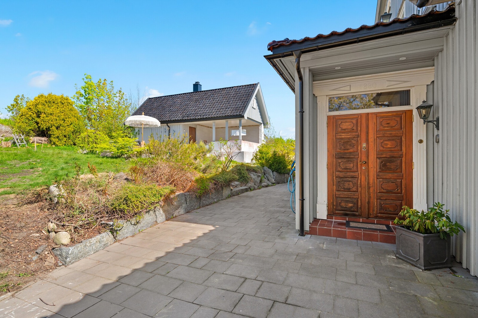 Inngangsdør 2 - benyttes som inngang for 2. etasje som i dag er utleid Galleribilde