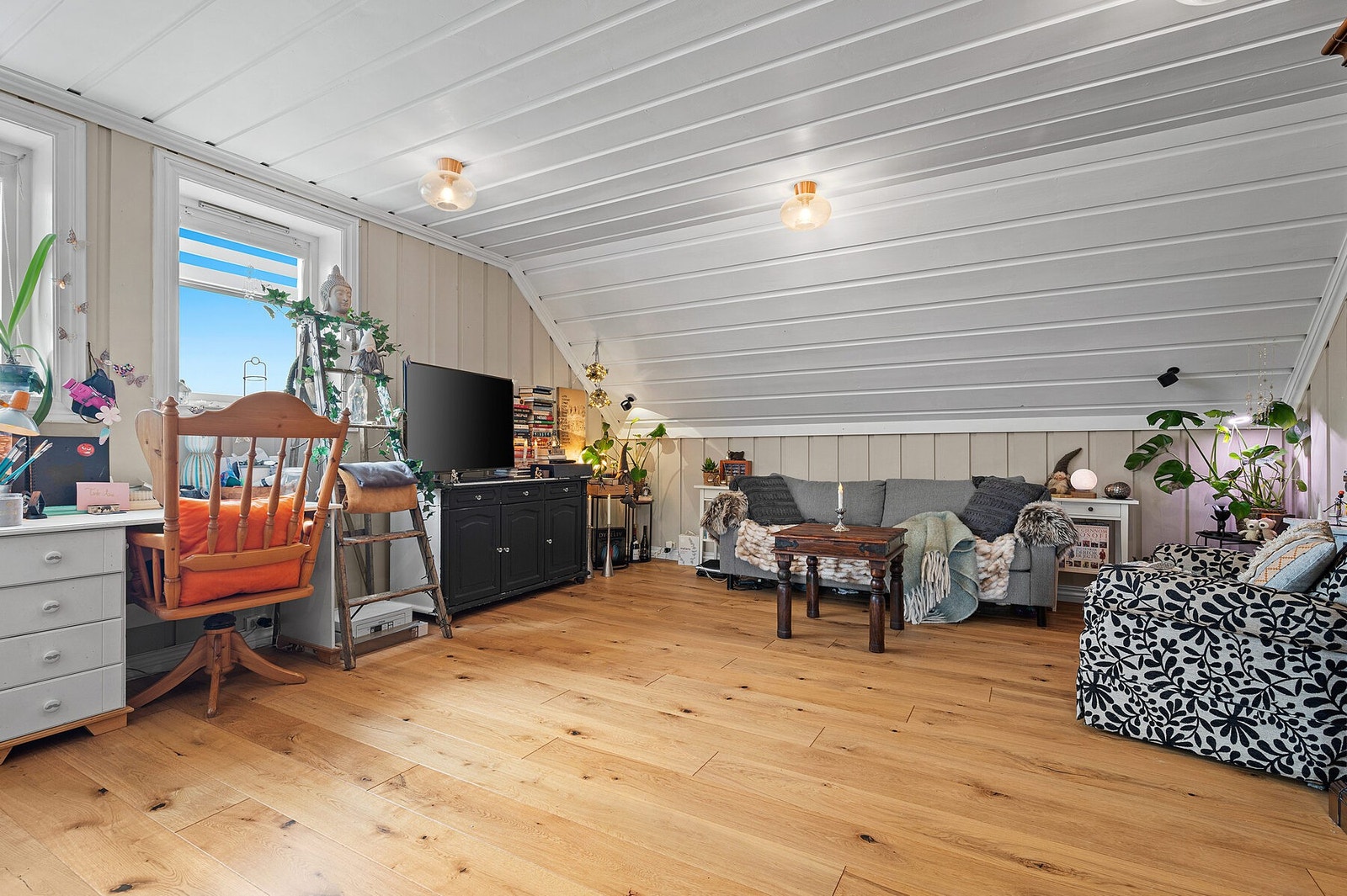 Ekstra stue og tilgang til bod for lagring Galleribilde