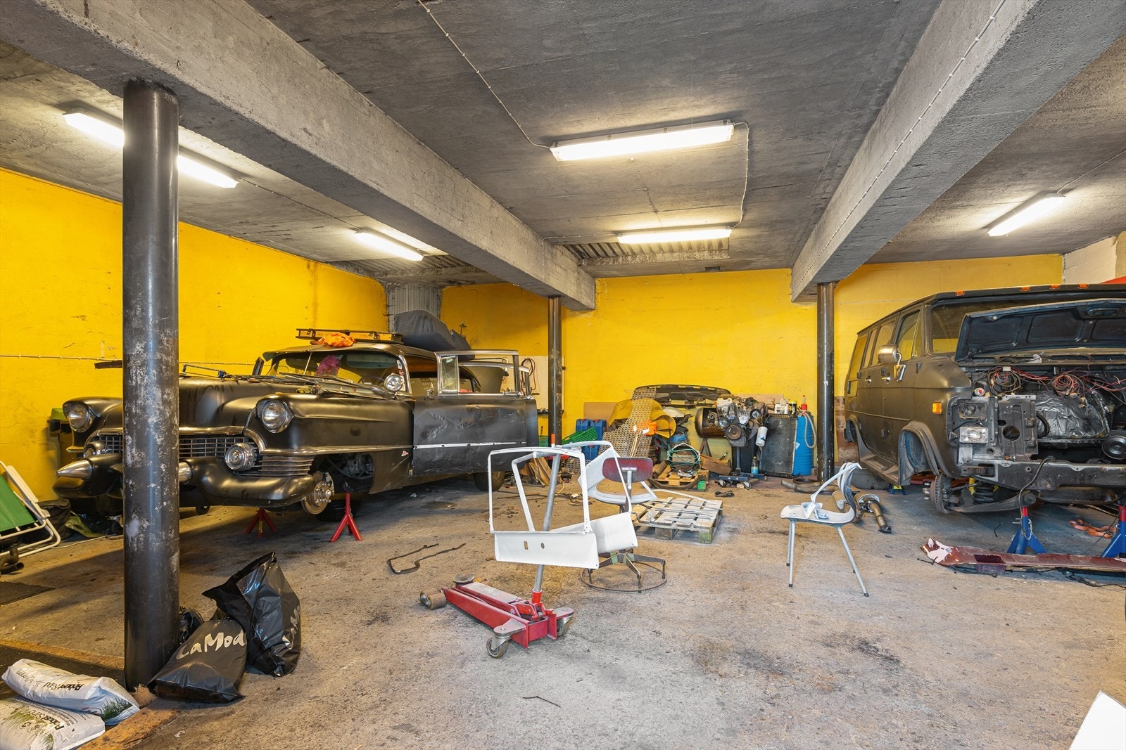 Verksted i underetasjen. Galleribilde