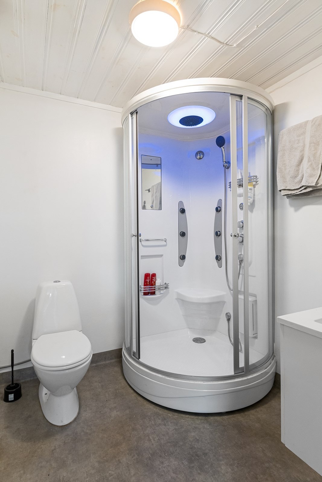 Bad i driftsbygning. Galleribilde